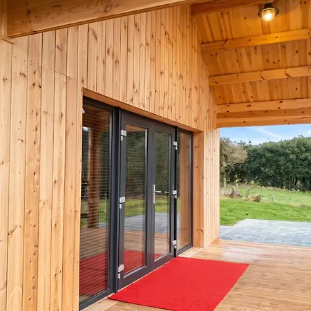 With Garden Near - Perfect For Families *